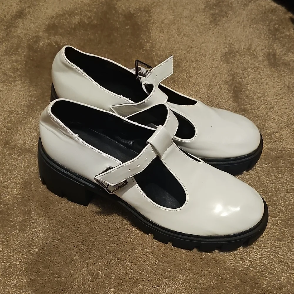 ❤️5 for $20❤️Madden Girl White Platform Shoes